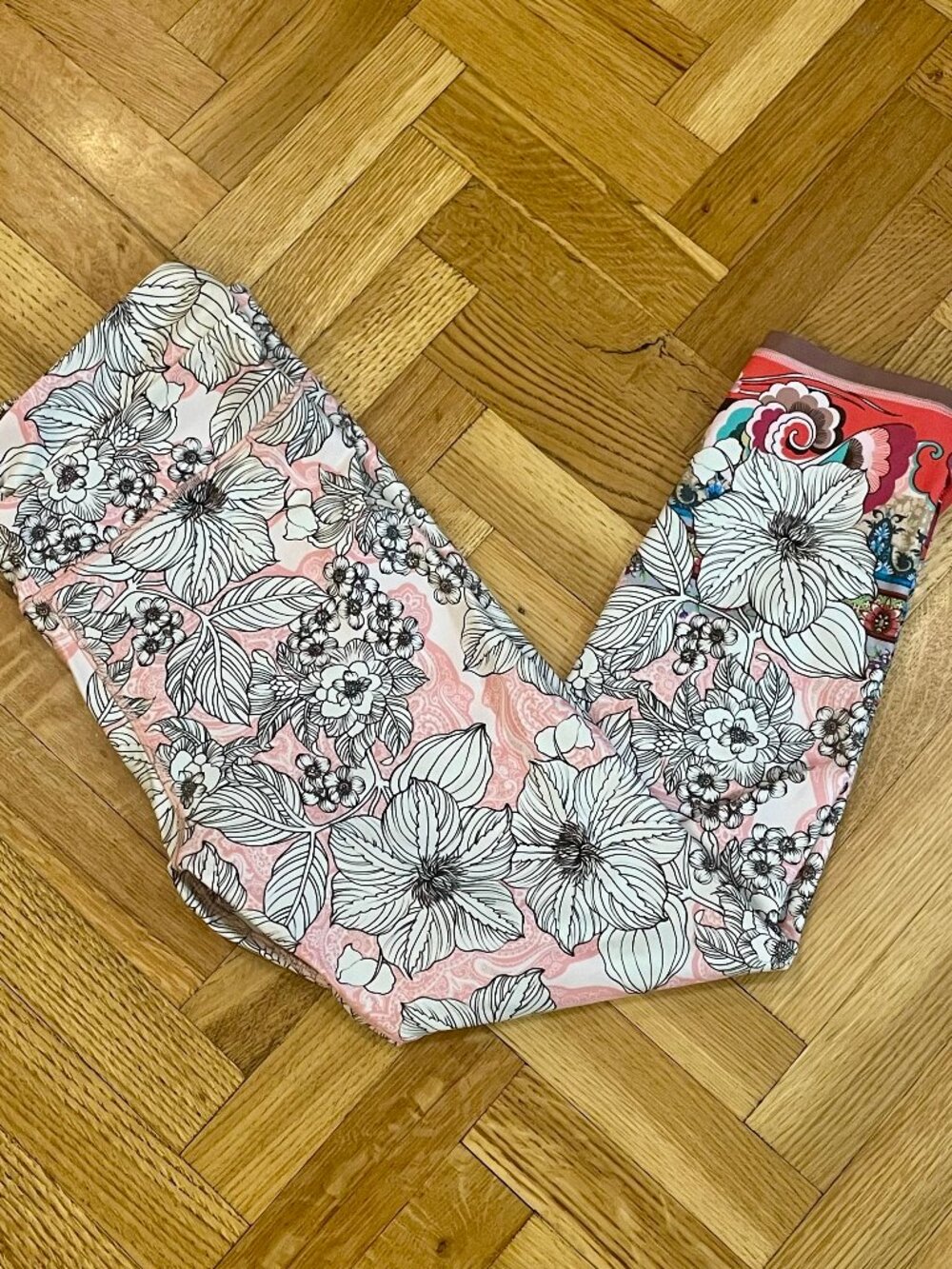 JOHNNY WAS~Bee Active 7/8 Leggings with Zip Pocket